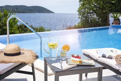 Image de 5 Bedroom Sea View Villa