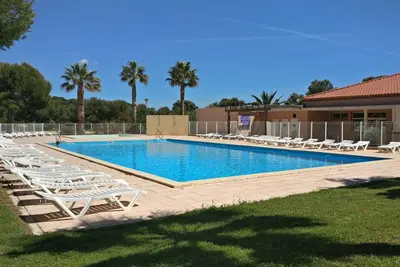 Image de 2 Pièces 4☆ 45m2, Calme, Confort, Mer à 300m, Jardin, Terrasse, Piscine, Parking