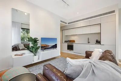 Image de Bright Terrace Unit Next to Chapel St Dining