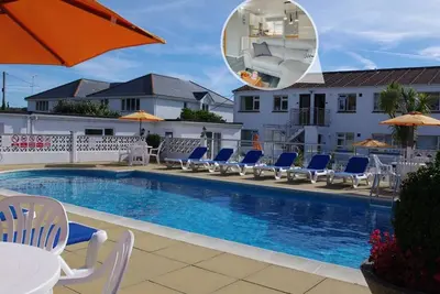 Image de Pool and Valley View