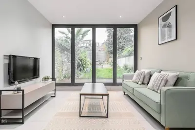 Image de 2 Bed Garden Flat in Acton