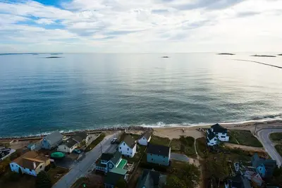 Image de Maine Beach Home is a coastal oasis with the constant sound of waves!