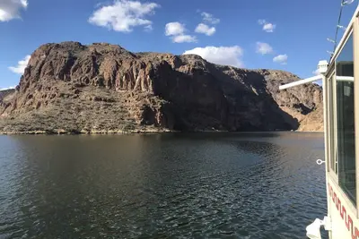 Image de Charming home, sleeps 8, has backyard courtyard feel. Close to Surprise stadium