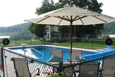 Image de Lovely 4 bedroom 3 bath farmhouse with pool, located in Cooperstown, Ny