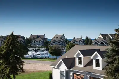 Image de Spectacular Three Story Condo with Beach Like Feel