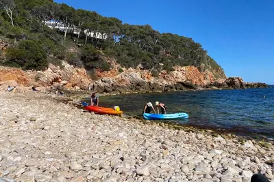 Image de Athéna Ohana les pieds dans l'eau