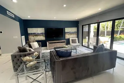 Image de Welcome to Paradise! 1 mile to beach heated pool!