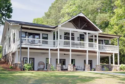 Image de Lakefront Lux: Spa, Dock, Game Room, Fire Pit, Boat Rental, Pet Friendly