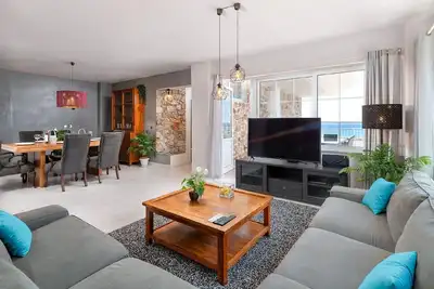 Image de Appartement de vacances Rodos pour 1 - 9 personnes avec 3 chambres à coucher - Maison mitoyenne