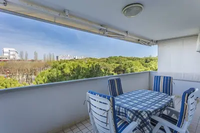 Image de New! Cozy Apt x5 Near the Beach - Garage Included