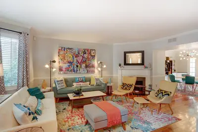 Image de Brand New Vacation Home! Luxurious & Fun, Roof top deck, private parking! By Southern Belle Savannah