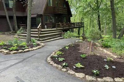 Image de Beautiful Log Cabin with Fireplace, Fire Pit, Hot Tub & Wifi