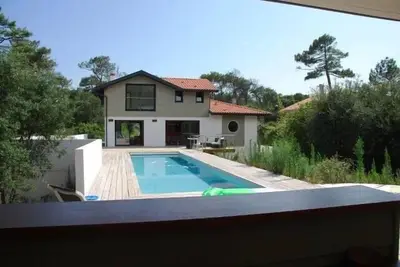 Image de Hossegor « La Desirade » Magnifique villa avec piscine pour 10 personnes.