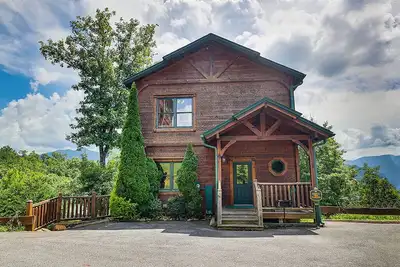 Relaxing Smoky Mtn. Getaway w/Views & Family Fun!