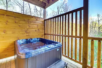 Gatlinburg - Best Bang for the Buck - 4 Bedrooms - Sleeps 14