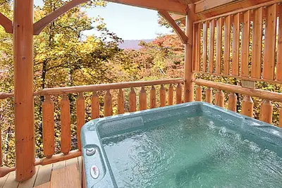 Image de Elevated Cabin w/ Mountain Views & Hot Tub