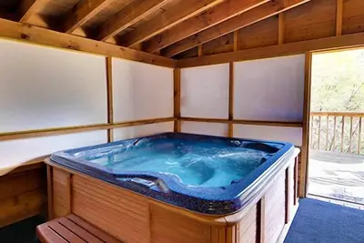 Image de Cozy Cabin w/ Hot Tub & Gas Fireplace