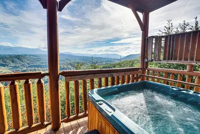 Image de Cozy Log Cabin w/ Hot Tub, Games & Views