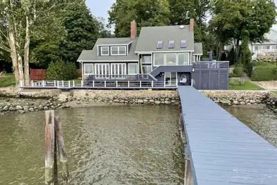 Image de River front with large decks and dock over the Hudson