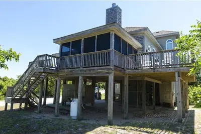 Image de Ships Watch Resort Get-a-way at the Colman