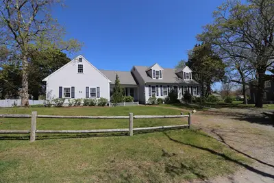 Image de Spacious 5 bedroom house - Steps away to North Side Bay Beach in Dennis.