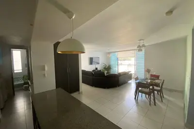 3bd/3ba FamilyApartment w/ Modern Kitchen & Balcony