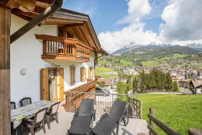 Image de Appartement de vacances \"Ciasa Soppelsa 1\" avec vue sur les montagnes, Wi-Fi et jardin