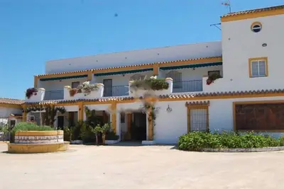 Image de Appartement adapté aux animaux domestiques \"Finca la Tacita Rosal\" avec piscine et connexion Wi-Fi