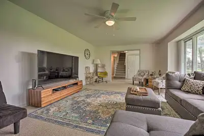 Image de Family-Friendly Harbor Country Home: 3 Mi to Lake!