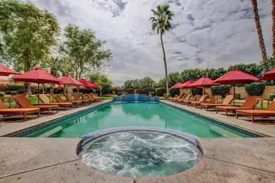 Image de The Palm Palace - Live like Royalty in this 8, 000 sq. ft Mansion by Empire Polo!