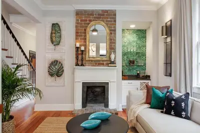 Image de Bright, Historic Restored Home | Whitefield Sq