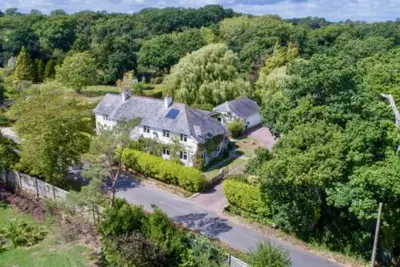 Image de Cosy Cottage by the sea with 2 robins, a Squirrels and a pony roaming nearby