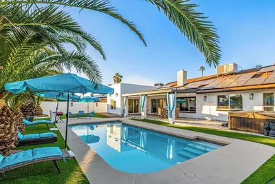 Image de Elegant 5Br Retreat|pool, Hot tub & En Suites
