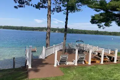 Image de Beautiful Up North Lake Front Home on All Sports Clear Lake with Boat Rental!