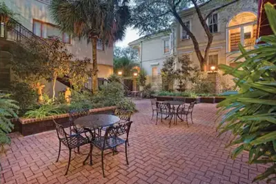 Image de Private lakefront with sandy beach for swimming!