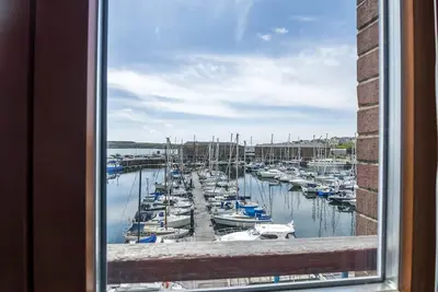 Image de Marina View - 3 Bedroom Apartment - Milford Marina