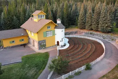 Image de Gorgeous Home and Property Located Just 30 Minutes From Glacier National Park