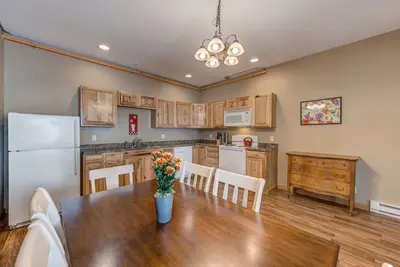 Image de Sunrise Condo - Sunny Loft Bedrooms Near The Beach