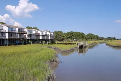 Image de Fiddler Bay #6-End Unit Waterfront Townhome with Shared Crabbing Pier