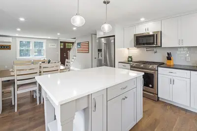 Image de Fully Renovated Chatham 3 Bedroom with Water Views