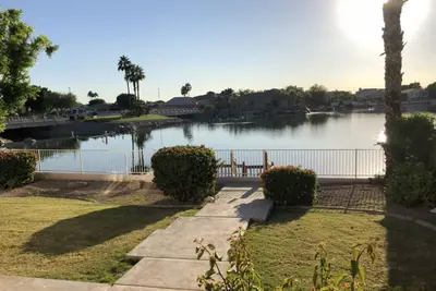 Image de Beautiful house on the lake