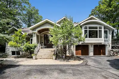 Image de Lakefront Home w/High-Speed WiFi, Private Beach, Gas Grill, Washer/Dryer, & more