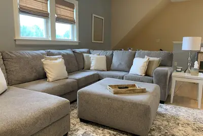 Image de ⭐️ Entire Upscale Carriage House w/ Garage Parking