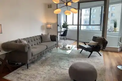 Image de High-End, Centre-ville, au bord du lac 2 Chambres + Den