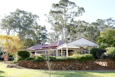Image de Twin Gums: Large family home, beautiful gardens