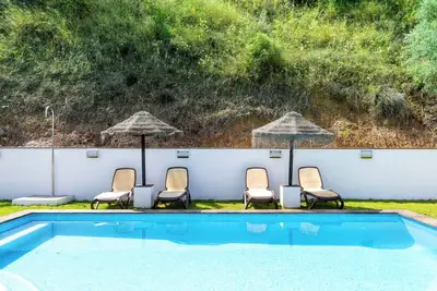 Image de Maison de vacances Kanmarala avec vue sur les montagnes, piscine et Wi-Fi