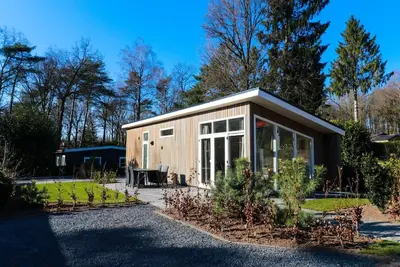 Image de Chalet atmosphérique avec terrasse au milieu de la Veluwe