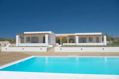 Image de Stylish Beachside Villa with Pool and Lavender Gardens