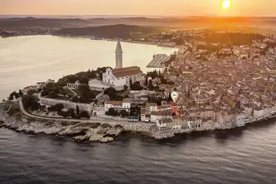 Image de Experience history. Live luxury.