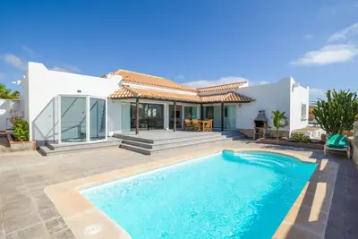 Villa Lobos with Private Swimming Pool - HomeForGuest